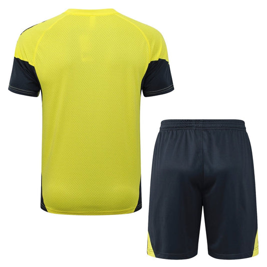 Kit de entrenamiento para adultos del Real Madrid 2025/26 (pantalones cortos y camiseta)