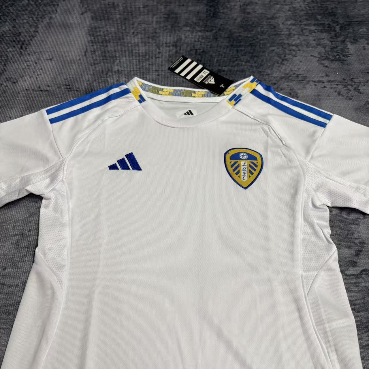 Kit infantil del Leeds United 2025/26