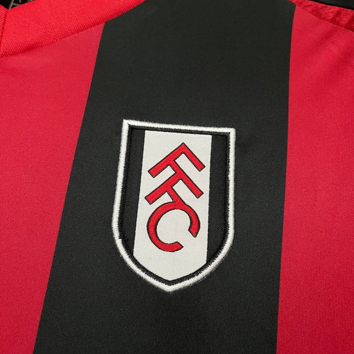 Camiseta Adidas Fulham II 24/25 - Negra y Roja