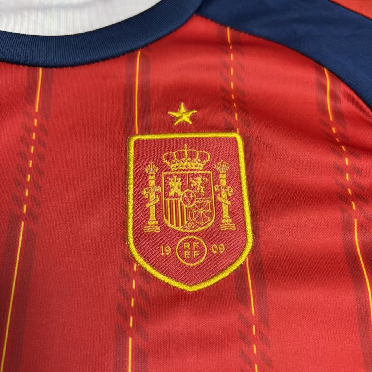 Conjunto infantil España 2026/27