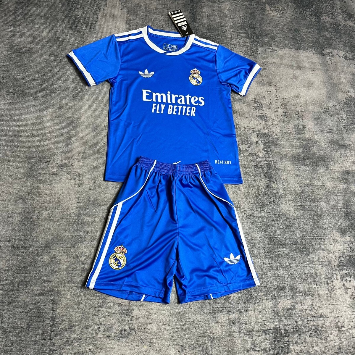 Kit infantil del Real Madrid 2025/26