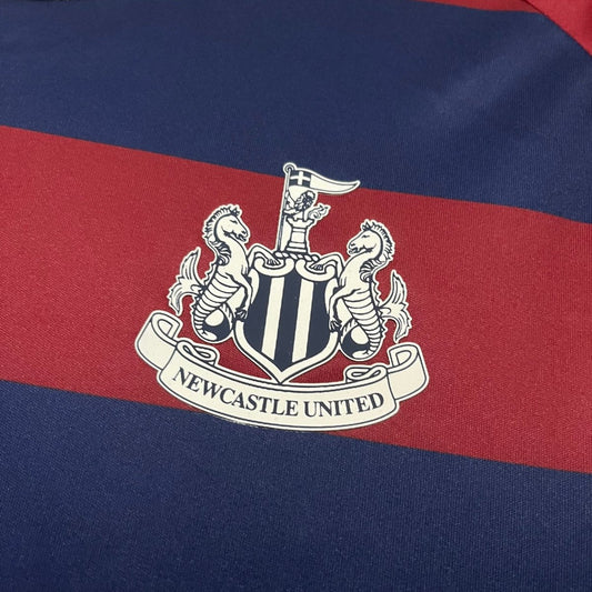 Camiseta azul y roja del Newcastle United 24/25