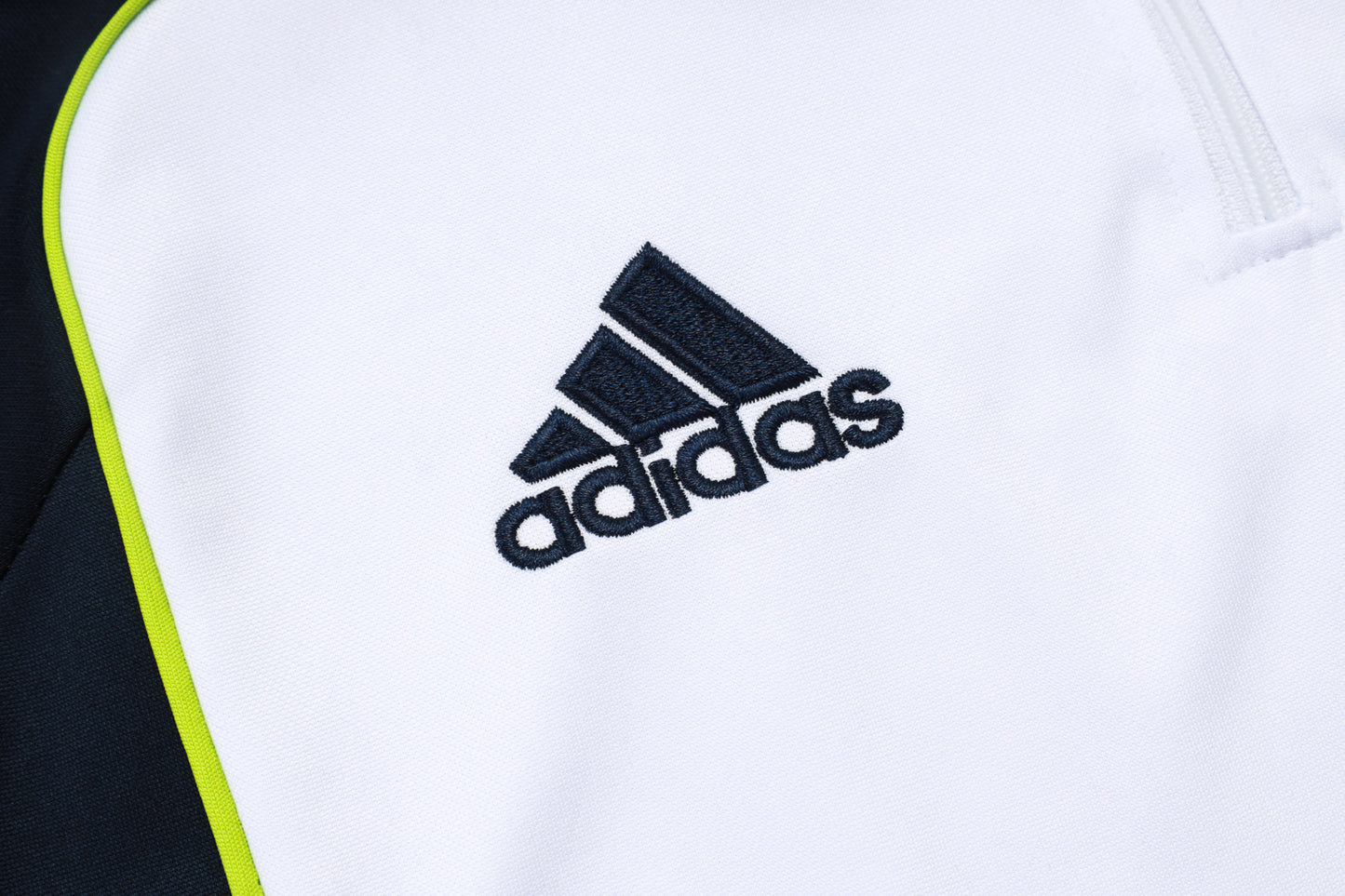 Kit de treino Real Madrid Retrô - Edição Manga Longa